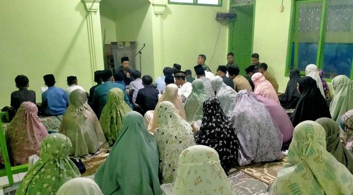 Satgas TMMD Kediri dan Siswa SDN Gadungan 4 Peringati Nuzulul Quran