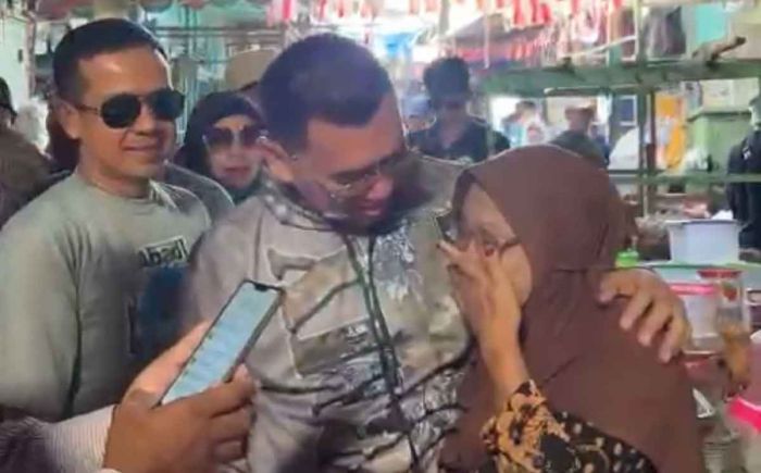 Blusukan ke Pasar Blimbing, Abah Anton-Dimyati Disambut Tangisan Pedagang