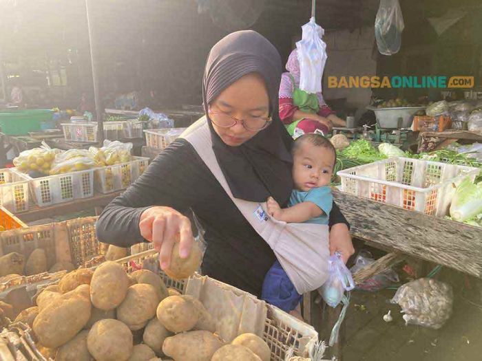 Harga Sembako Jatim 1 November 2025: Cabai Besar Rp43.953/kg, Beras Medium Rp12.898/kg Harga Sembako Jatim 1 November 2025: Cabai Besar Rp43.953/kg, Beras Medium Rp12.898/kg