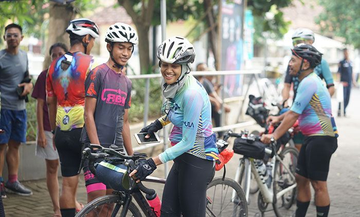 Ikuti Yogyakarta Ultra Cycling Challenge 1.200 Km, Bunda Fey Selesaikan Sepertiga Perjalanan