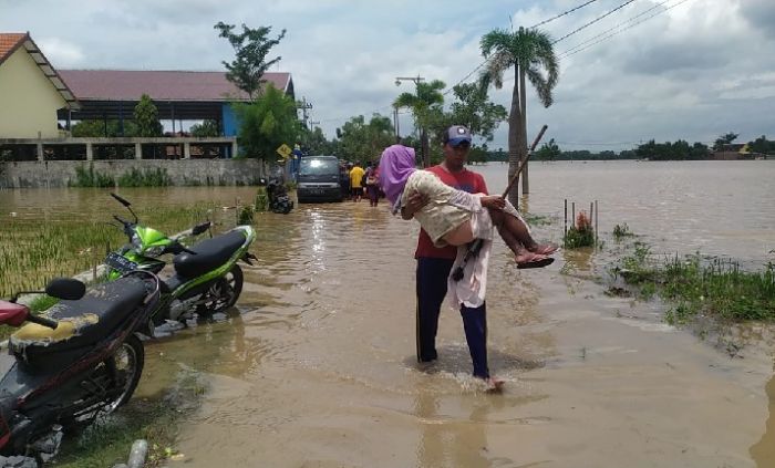 Banjir Jombang: Hari Kedua, Air Bertambah Tinggi, Warga Gondangmanis Mulai Mengungsi