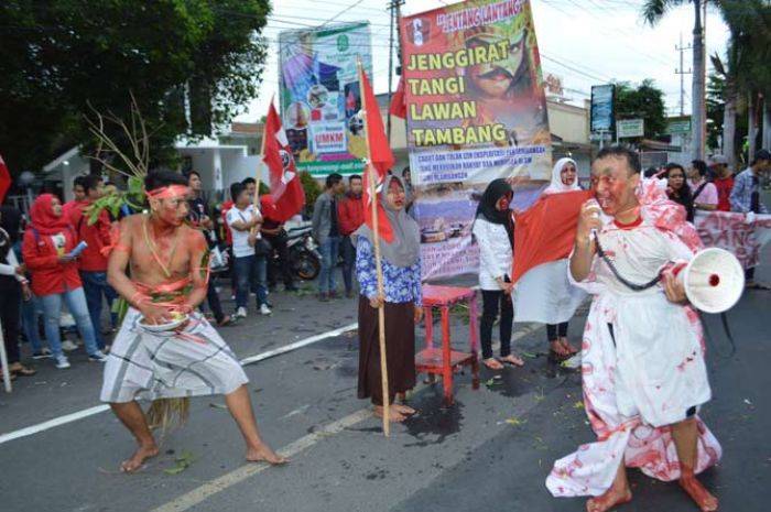 Tuntut Izin Pertambangan PT BSI di Tumpang Pitu Dicabut, GMNI Banyuwangi Demo Pemkab