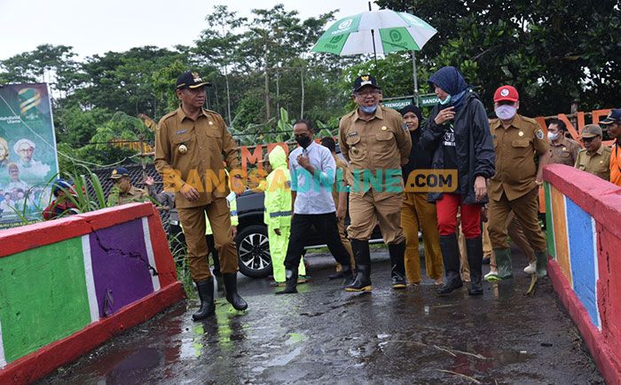 Tanggul Rawan Erosi, Bupati Tulungagung Tinjau Sungai Parit Raya di Tiga Desa