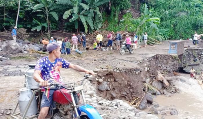 Sempat Terisolir, Aktivitas Warga Desa Krisik Kembali Normal Pasca Banjir Bandang