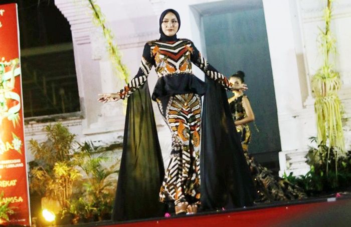 Fashion Show Batik Tulis Pamekasan Ramaikan Festival Budaya Nusantara di Banyuwangi