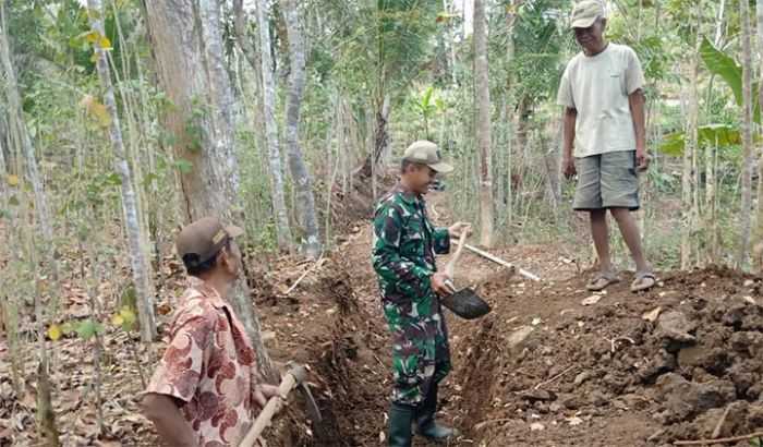 Melalui Pembuatan Saluran Irigasi, Satgas TMMD ke-106 Berupaya Tingkatkan Hasil Pertanian Masyarakat