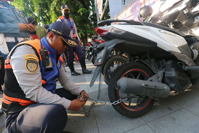 Gandeng TNI Polri, Begini Rencana Wali Kota Surabaya untuk Berantas Jukir dan Parkir Liar Gandeng TNI Polri, Begini Rencana Wali Kota Surabaya untuk Berantas Jukir dan Parkir Liar