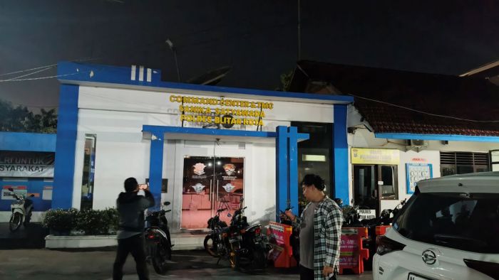 Korupsi Hibah Pokmas, 5 Orang Diperiksa KPK di Mapolres Blitar Kota Termasuk Anggota DPRD Korupsi Hibah Pokmas, 5 Orang Diperiksa KPK di Mapolres Blitar Kota Termasuk Anggota DPRD