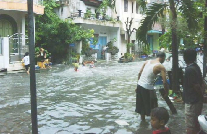 Kiat Pemkab Gresik Atasi Banjir Kota (1), Gencar Pasang Box Culvert di Titik Banjir