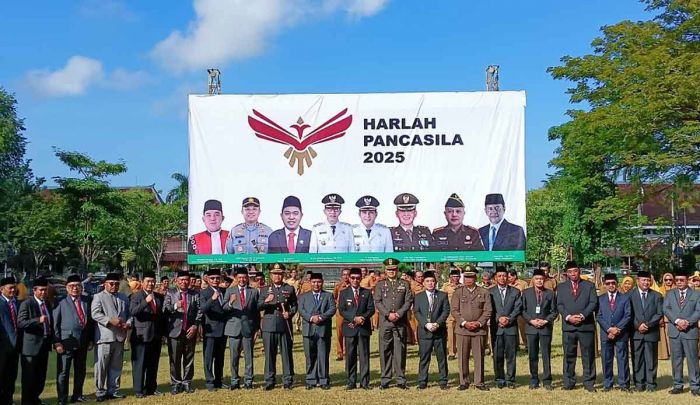 Bupati Pamekasan Pimpin Upacara Peringatan Hari Lahir Pancasila 2025 Bupati Pamekasan Pimpin Upacara Peringatan Hari Lahir Pancasila 2025