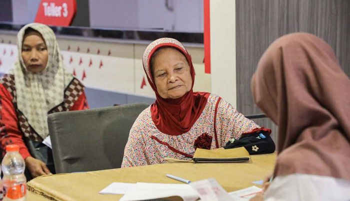 Dinsos Kota Kediri Awasi Penyaluran Bansos PKH Plus Tahap 3 untuk 454 Lansia 70 Tahun ke Atas Dinsos Kota Kediri Awasi Penyaluran Bansos PKH Plus Tahap 3 untuk 454 Lansia 70 Tahun ke Atas