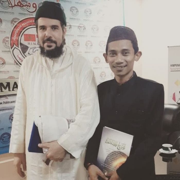 Adab Santri dalam Tradisi Pesantren: Antara Spiritualitas, Keilmuan dan Kritik Modern Adab Santri dalam Tradisi Pesantren: Antara Spiritualitas, Keilmuan dan Kritik Modern