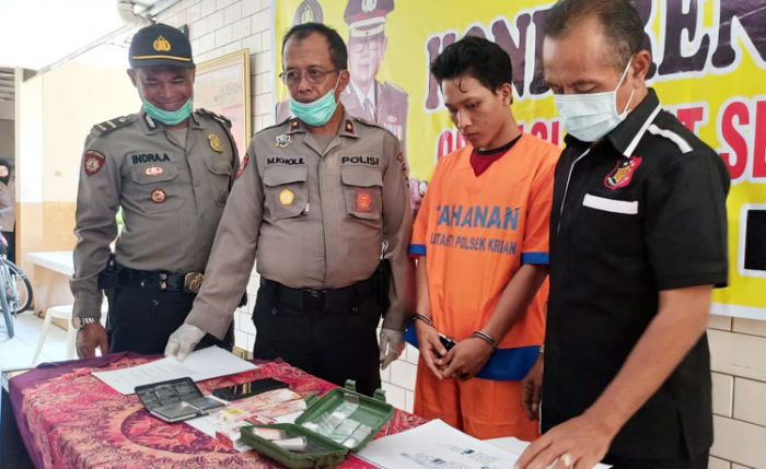 Kepergok Hisap Sabu, Warga Krian Sidoarjo Diamankan Beserta 7 Gram Sabu Kepergok Hisap Sabu, Warga Krian Sidoarjo Diamankan Beserta 7 Gram Sabu