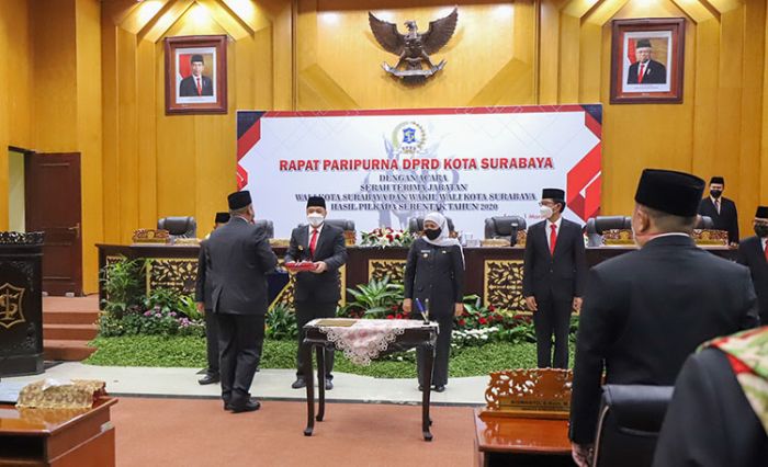 ​DPRD Gelar Paripurna Sertijab Wali Kota dan Wakil Wali Kota Surabaya Dihadiri Gubernur Jatim