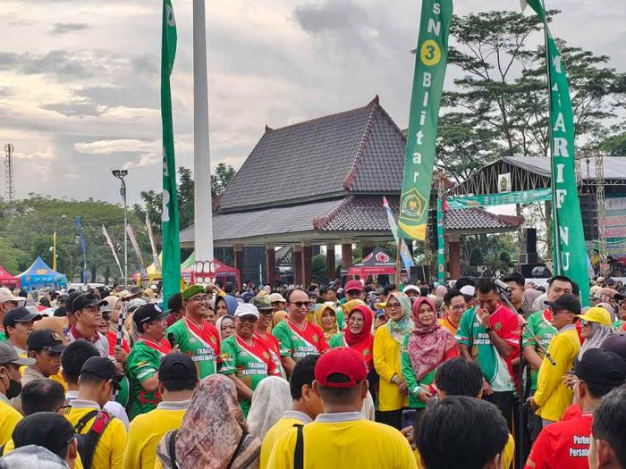 20 Ribu Peserta Lintas Agama Meriahkan Jalan Sehat HAB Kemenag ke-80 di Blitar