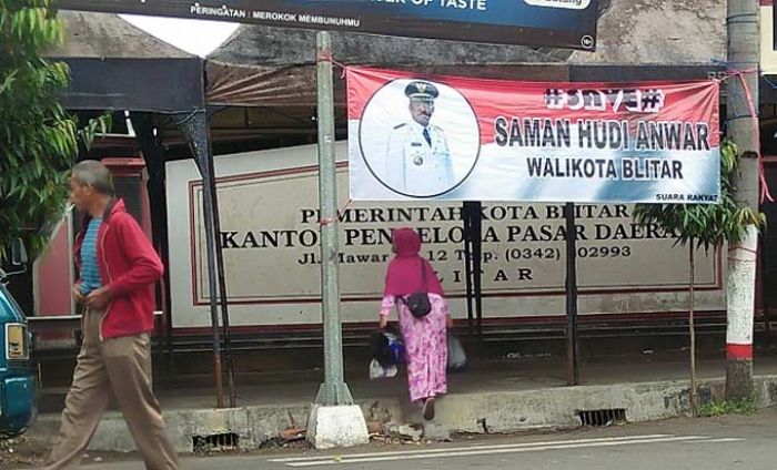 Spanduk "Save Samanhudi Anwar" Beredar di Kota Blitar