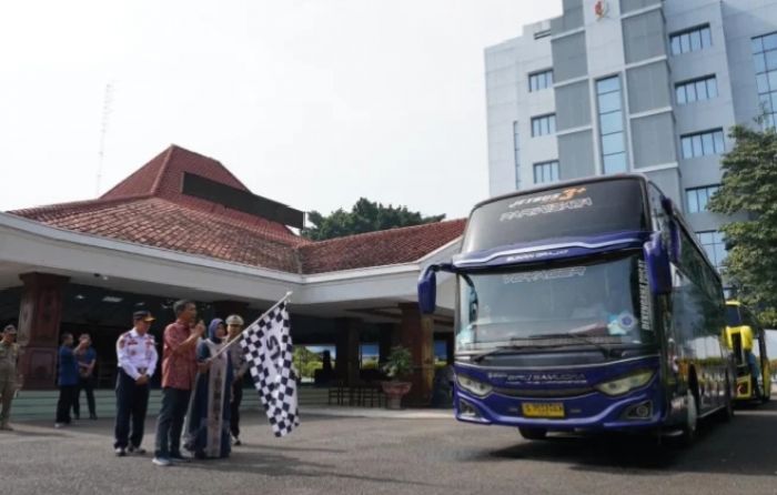 Lepas Rombongan Arus Balik Gratis, Bupati Bojonegoro Beri Pesan ini ke Warganya yang Merantau