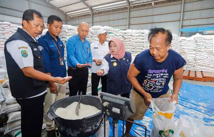 Pjs Bupati Trenggalek Tinjau Gudang Bulog