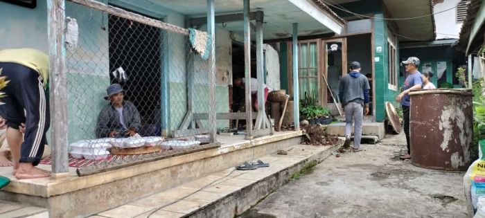 Anggota DPRD Fraksi PKB Renovasi Musala yang Mulai Tak Layak di Gunungsari Kota Batu