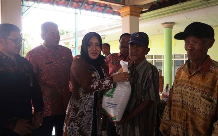 595 Warga KPM di Kabupaten Mojokerto Terima Bantuan Cadangan Pangan dari Pemerintah