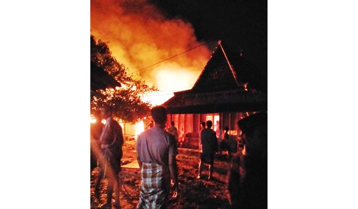 Ditinggal Tarawih, Rumah Warga Padas Ngawi Hangus Terbakar
