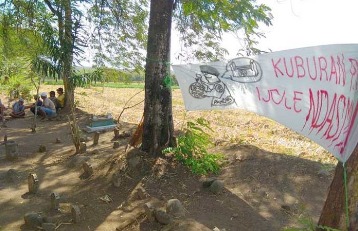 Warga Desa Bulusari Tolak Penggusuran Makam untuk Pembangunan Bandara