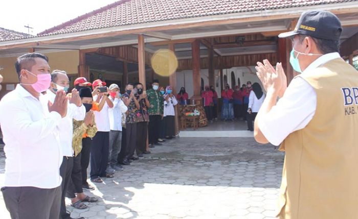 Bupati Mojokerto Serahkan Bantuan untuk 9 Kampung Tangguh Covid-19