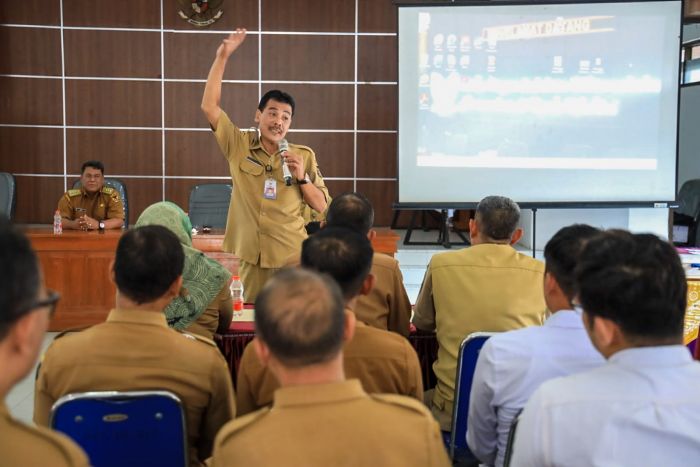 Dispendukcapil Kota Kediri Sosialisasikan Pelayanan Adminduk untuk Petugas Kelurahan dan Kecamatan Dispendukcapil Kota Kediri Sosialisasikan Pelayanan Adminduk untuk Petugas Kelurahan dan Kecamatan