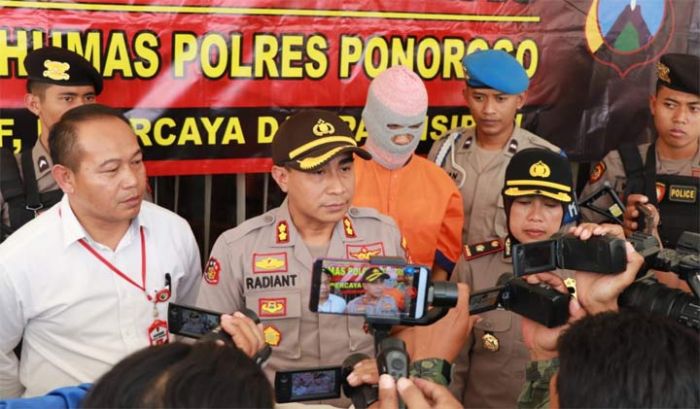 Polisi Bekuk Tersangka Pembunuhan di Jembatan Galok, Korban Dicekik Karena Hamil 5 Bulan Polisi Bekuk Tersangka Pembunuhan di Jembatan Galok, Korban Dicekik Karena Hamil 5 Bulan