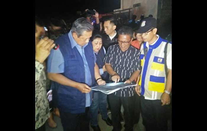 SBY Kunjungi Kampung Nelayan di Teleng Pacitan yang Hanyut Terseret Air Bah