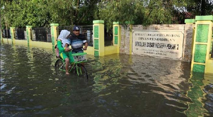 Banjir di Jombang Rendam Ratusan Rumah, Sekolah, hingga Pasar Perak