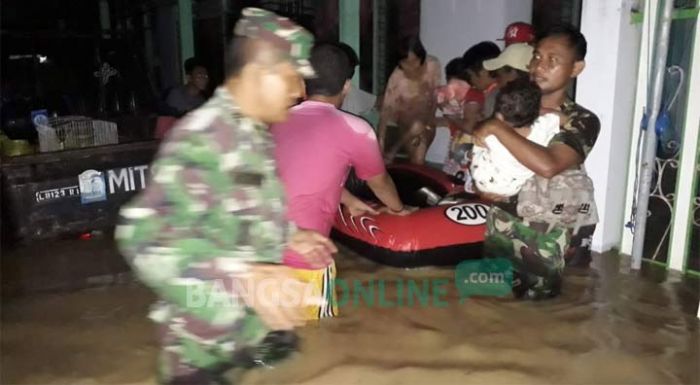 Banjir Kiriman Rendam Sebagian Kota Pamekasan, Sejumlah Warga Diungsikan ke Pendopo