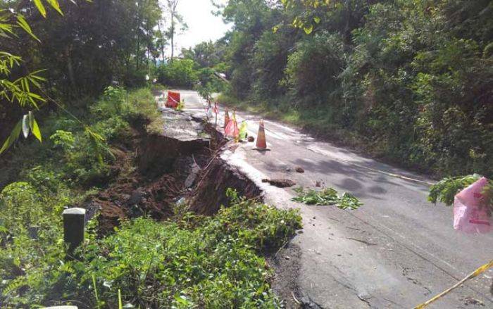 Diguyur Hujan Deras, Jalan Raya Suruh - Pule Ambles