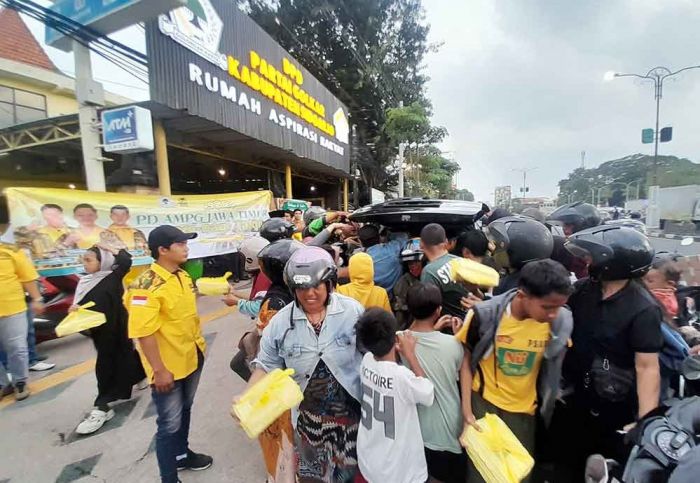 AMPG Jatim dan Sidoarjo Tebar Ratusan Takjil untuk Masyarakat