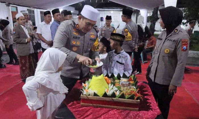 Momen Berbagi Kebahagiaan, Kapolres Blitar Undang Anak Yatim Buka Puasa Bersama di Rumah Dinas