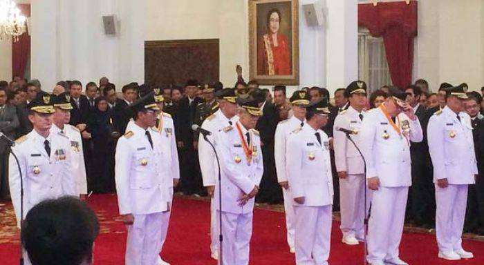 Gubernur Kepulauan Riau Dilantik saat Berumur 73 tahun,  Ngaku masih Kuat Blusukan Gubernur Kepulauan Riau Dilantik saat Berumur 73 tahun,  Ngaku masih Kuat Blusukan