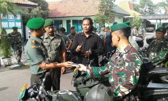 Dandim Surabaya Utara Periksa Kelengkapan Kendaraan Anggota