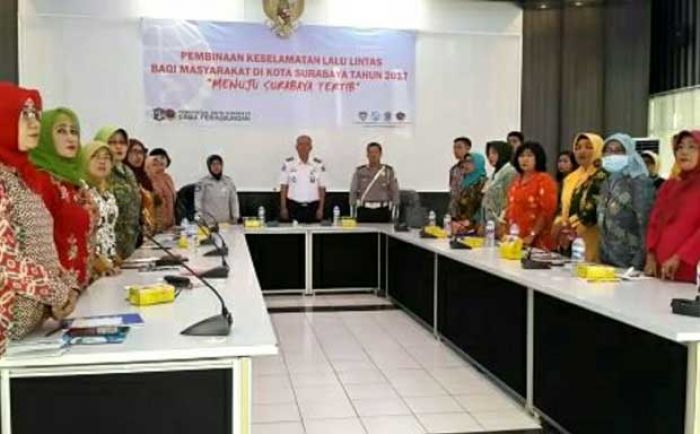 Dikyasa Satlantas Polrestabes Surabaya Gelar Pembinaan Keselamatan Berlalu Lintas