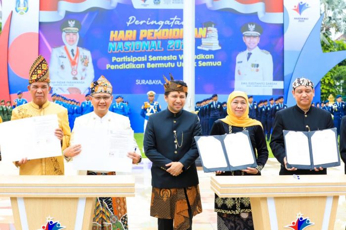 Pemprov Jatim Sediakan Kuota Beasiswa dan Biaya Pendidikan bagi Murid Tak Masuk SMA SMK Negeri Pemprov Jatim Sediakan Kuota Beasiswa dan Biaya Pendidikan bagi Murid Tak Masuk SMA SMK Negeri