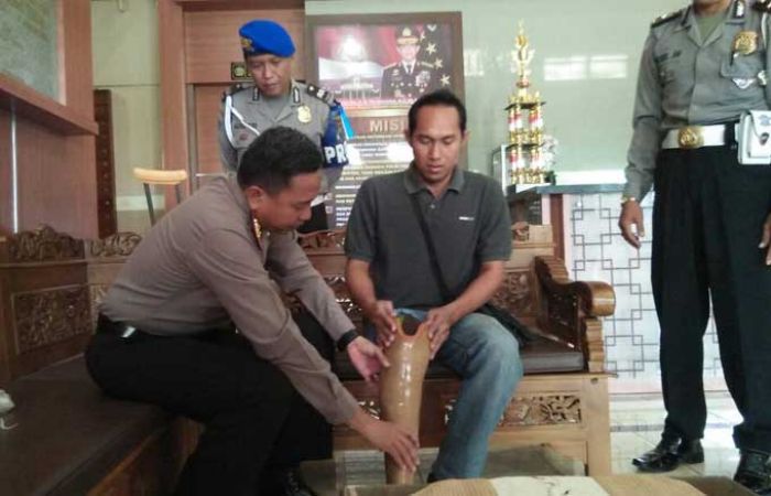 Sumringah, Dodik Purwanto Terima Kaki Palsu dari Polres Tuban