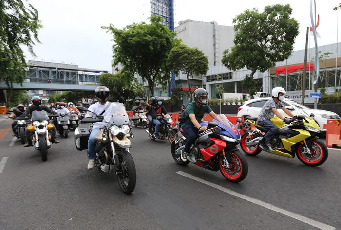 Dekatkan Diri pada Pelanggan, Piaggio Lakukan Test Ride Keliling Surabaya