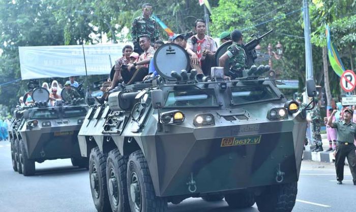 Defile Panser Anoa Tutup TMMD di Lamongan