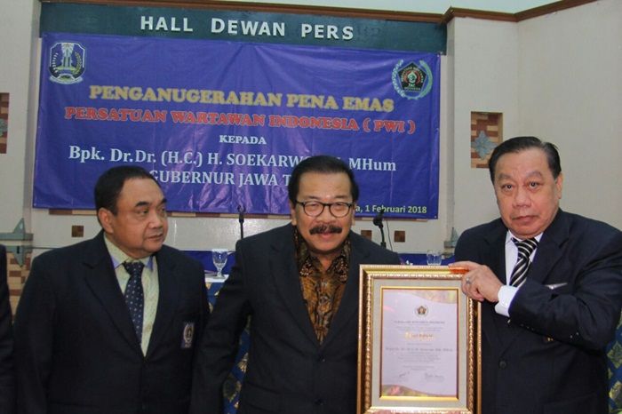 Gubernur Jatim Orasi Saat Penganugerahan Pena Emas