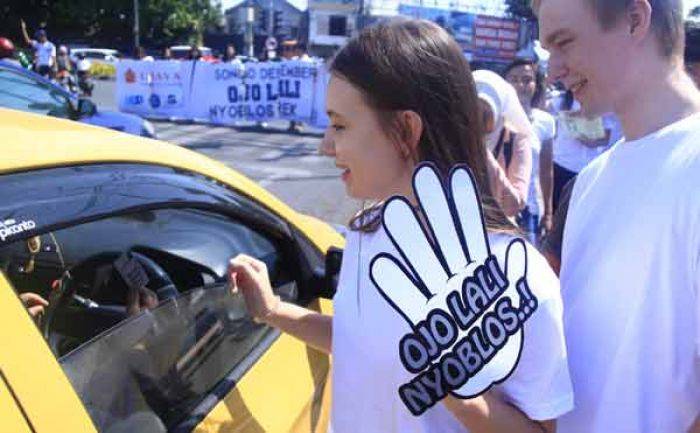 Mahasiswa Ubaya Turun Jalan, Ingatkan Warga agar Nyoblos 9 Desember Mendatang