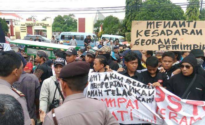 Ratusan Warga Ngasinan Menganti Geruduk Kantor BPN