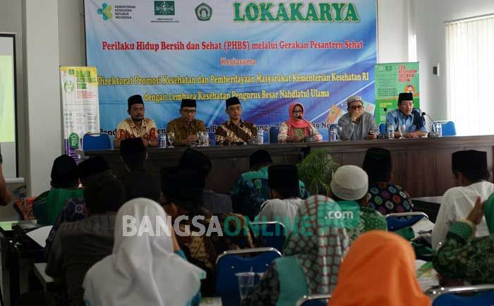 Buka Lokakarya Kesehatan LK PBNU, Wabup Mundjidah: Pesantren Harus Punya Poskestren