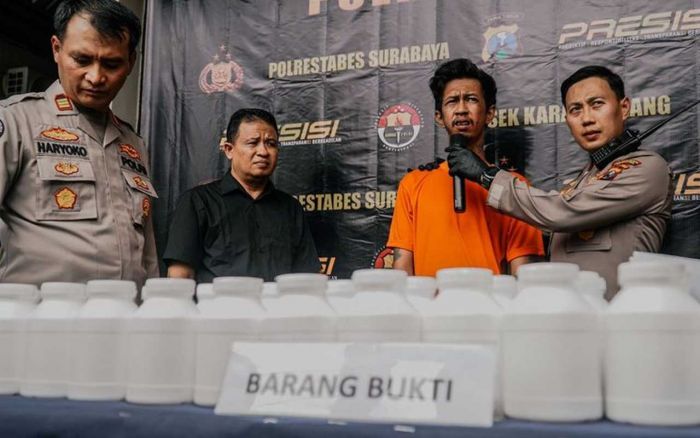 Dua Pengedar 41.000 Pil Koplo di Surabaya Ditangkap Polisi