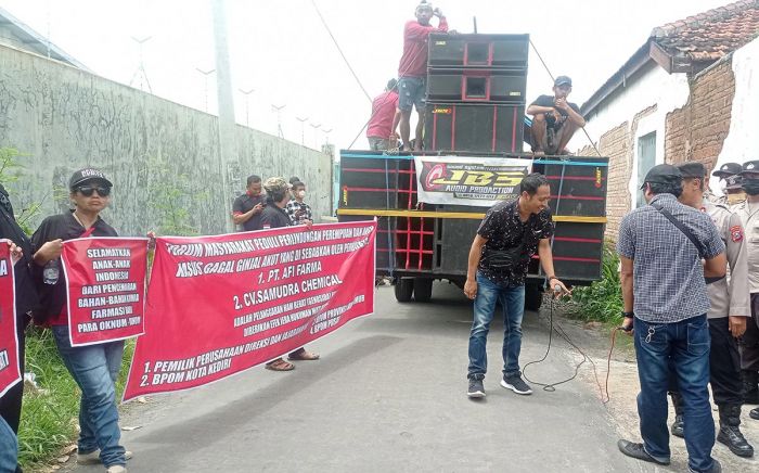 Tuntut Kasus Gagal Ginjal Anak Diusut Tuntas, Massa Unjuk Rasa di Polres dan DPRD Kota Kediri
