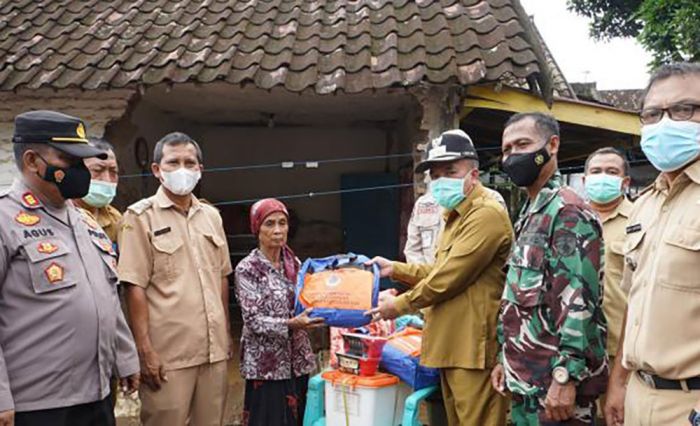 Wabup Pasuruan Salurkan Bantuan untuk Warga Terdampak Banjir di Nguling