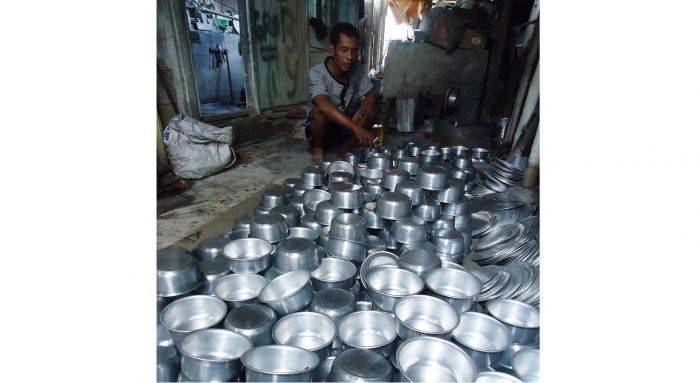Warga Gayam Bojonegoro Tekuni Usaha Kerajinan Panci